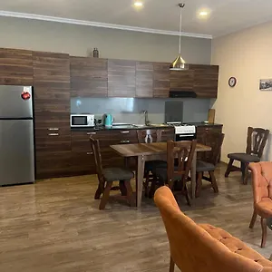 2-bedroom On Historic Mtatsminda Апартаменты Тбилиси